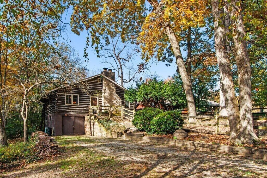 863 Edgecliff Drive , Columbus, OH 43235 Main Photo