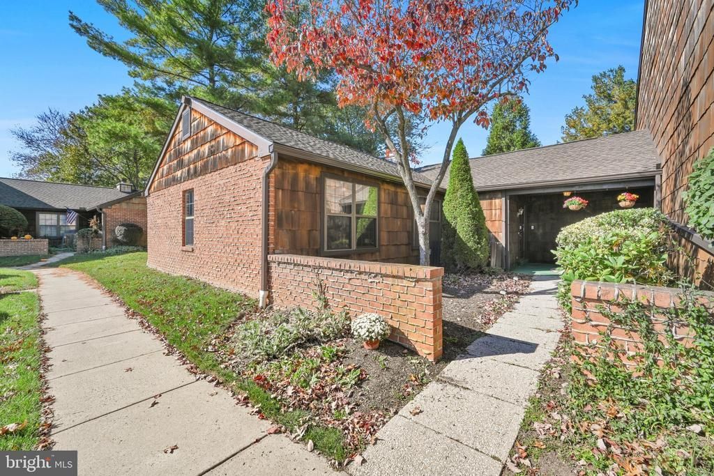 36 RITTENHOUSE COURT , CHESTERBROOK, PA 19087