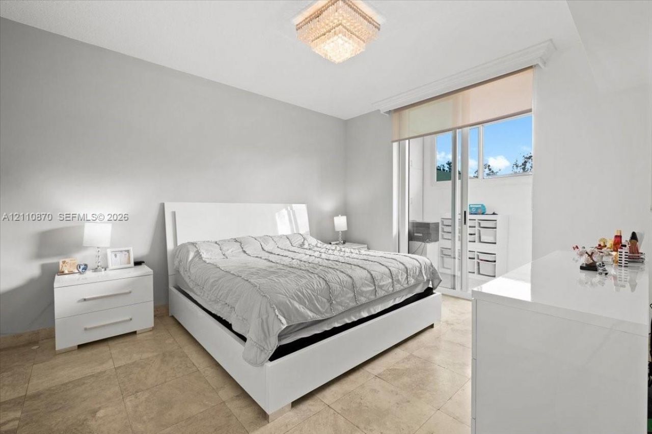 1755 E Hallandale Beach Blvd , Unit MEZ5E, Hallandale Beach, FL 33009 Photo