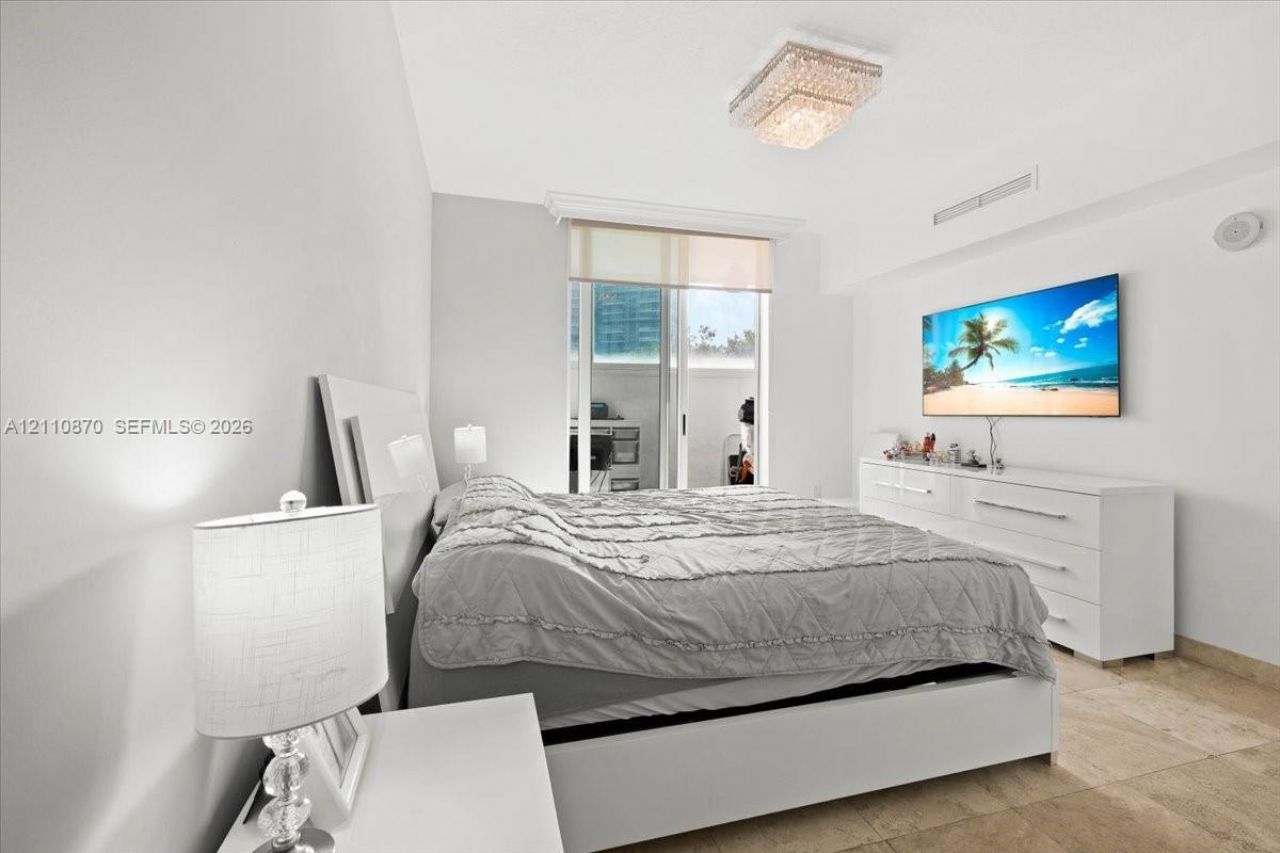1755 E Hallandale Beach Blvd , Unit MEZ5E, Hallandale Beach, FL 33009 Photo