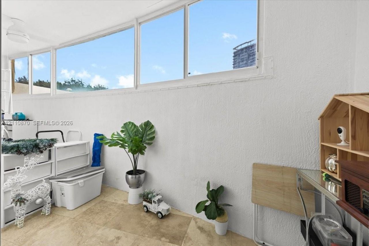 1755 E Hallandale Beach Blvd , Unit MEZ5E, Hallandale Beach, FL 33009 Photo