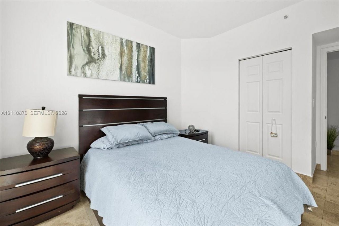 1755 E Hallandale Beach Blvd , Unit MEZ5E, Hallandale Beach, FL 33009 Photo