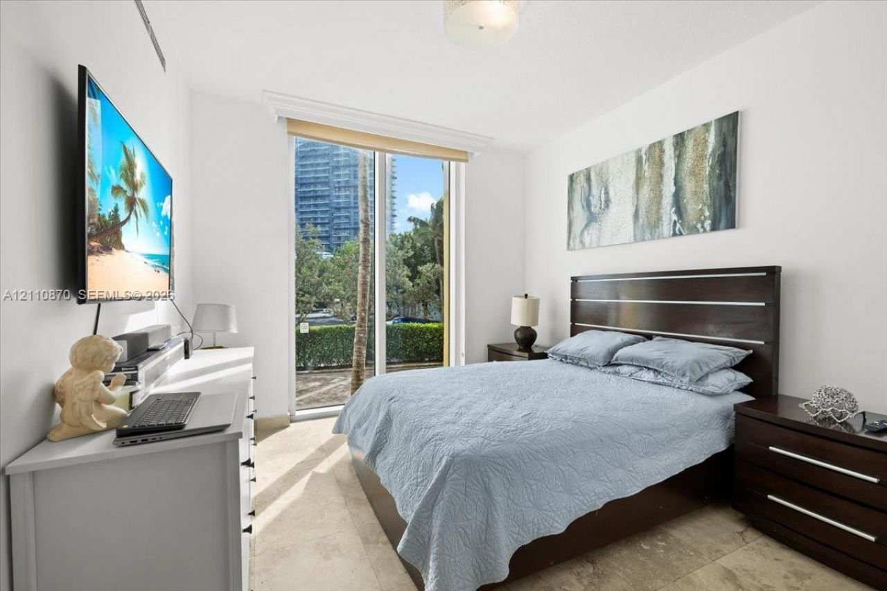 1755 E Hallandale Beach Blvd , Unit MEZ5E, Hallandale Beach, FL 33009 Photo