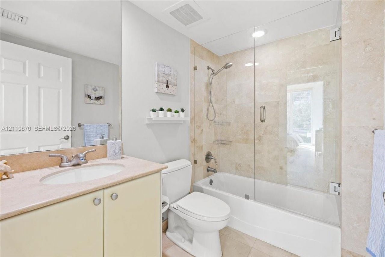 1755 E Hallandale Beach Blvd , Unit MEZ5E, Hallandale Beach, FL 33009 Photo