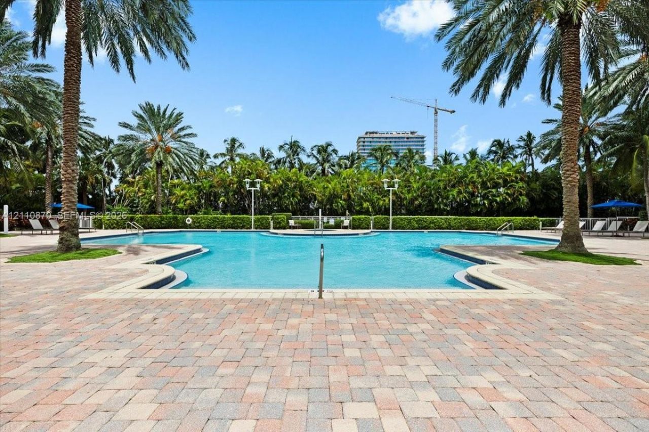 1755 E Hallandale Beach Blvd , Unit MEZ5E, Hallandale Beach, FL 33009 Photo