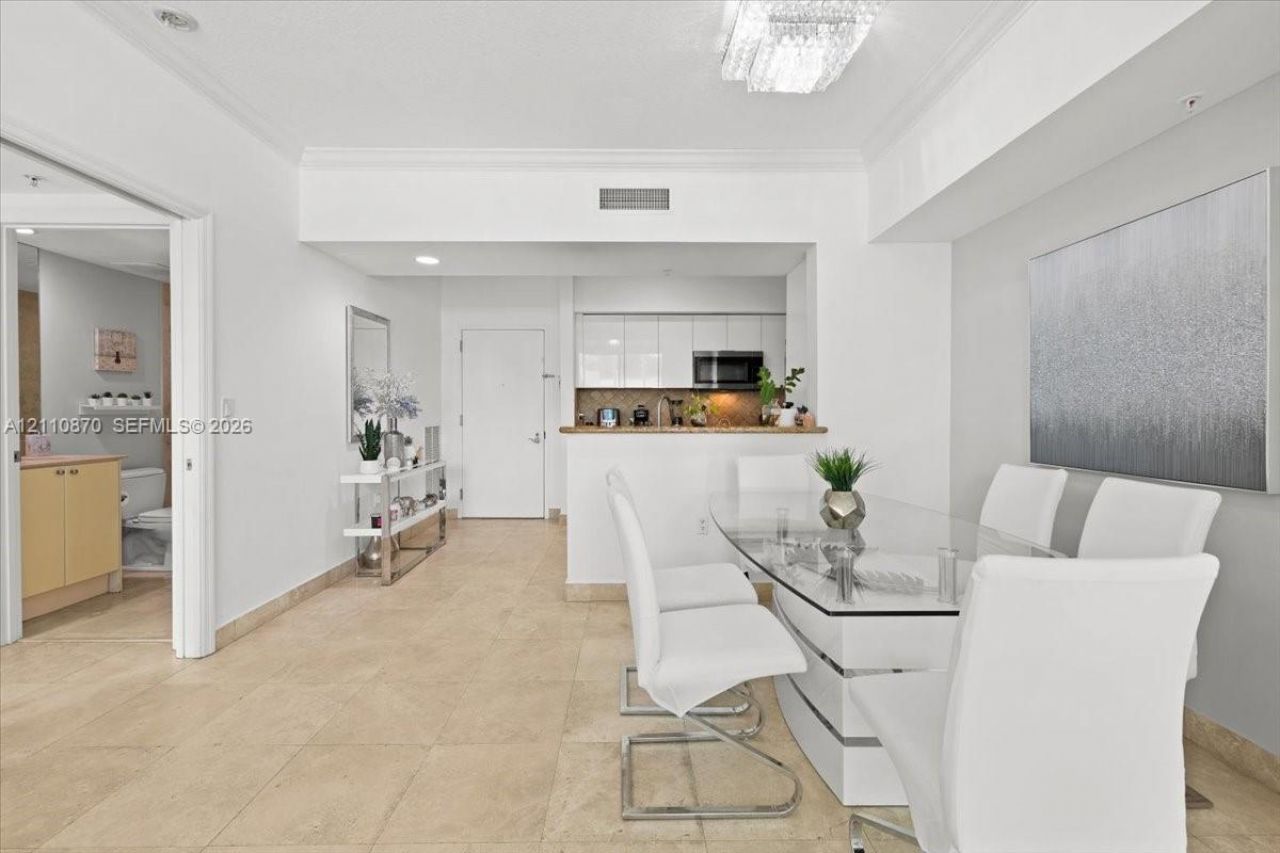 1755 E Hallandale Beach Blvd , Unit MEZ5E, Hallandale Beach, FL 33009 Photo