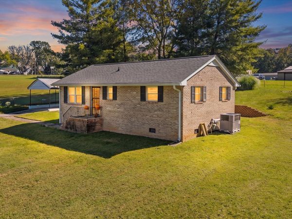 716 W Beaver Creek Drive, Powell, TN 37849