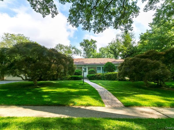 15 SOMERSET Drive S, Great Neck, NY 11020
