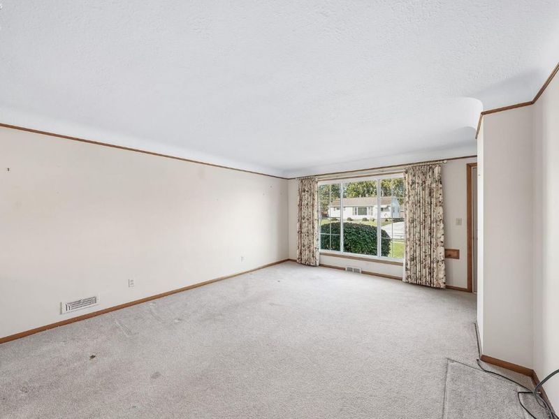 10699 Gabriella Drive, Parma, OH 44130 Photo 5