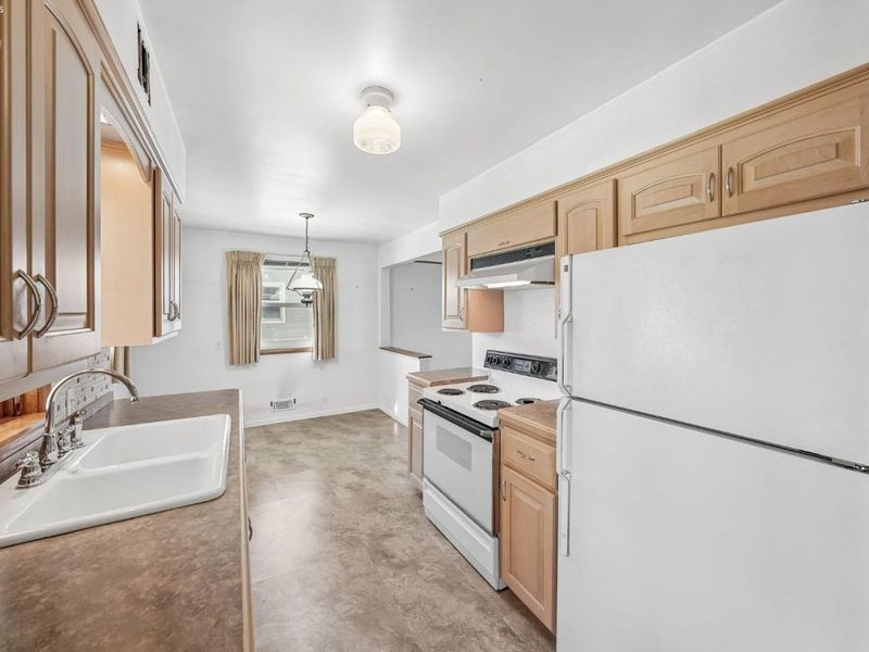 10699 Gabriella Drive, Parma, OH 44130 Photo 9