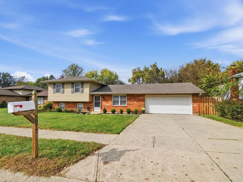5877 Lake Circle Drive, Fairfield, OH 45014 Photo 2
