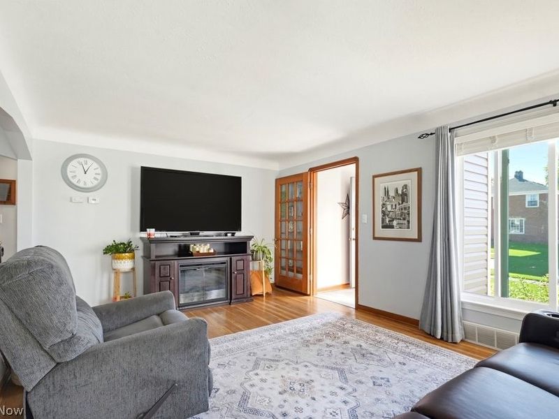 7702 Ridgefield Avenue, Parma, OH 44129 Photo 5