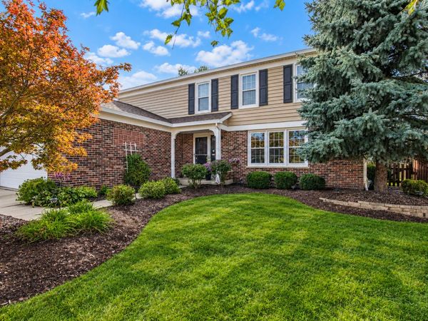 410 Stonewood Circle , Carol Stream, IL 60188
