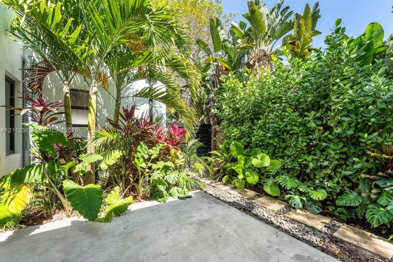 445 NE 76th St , Miami, FL 33138 Photo