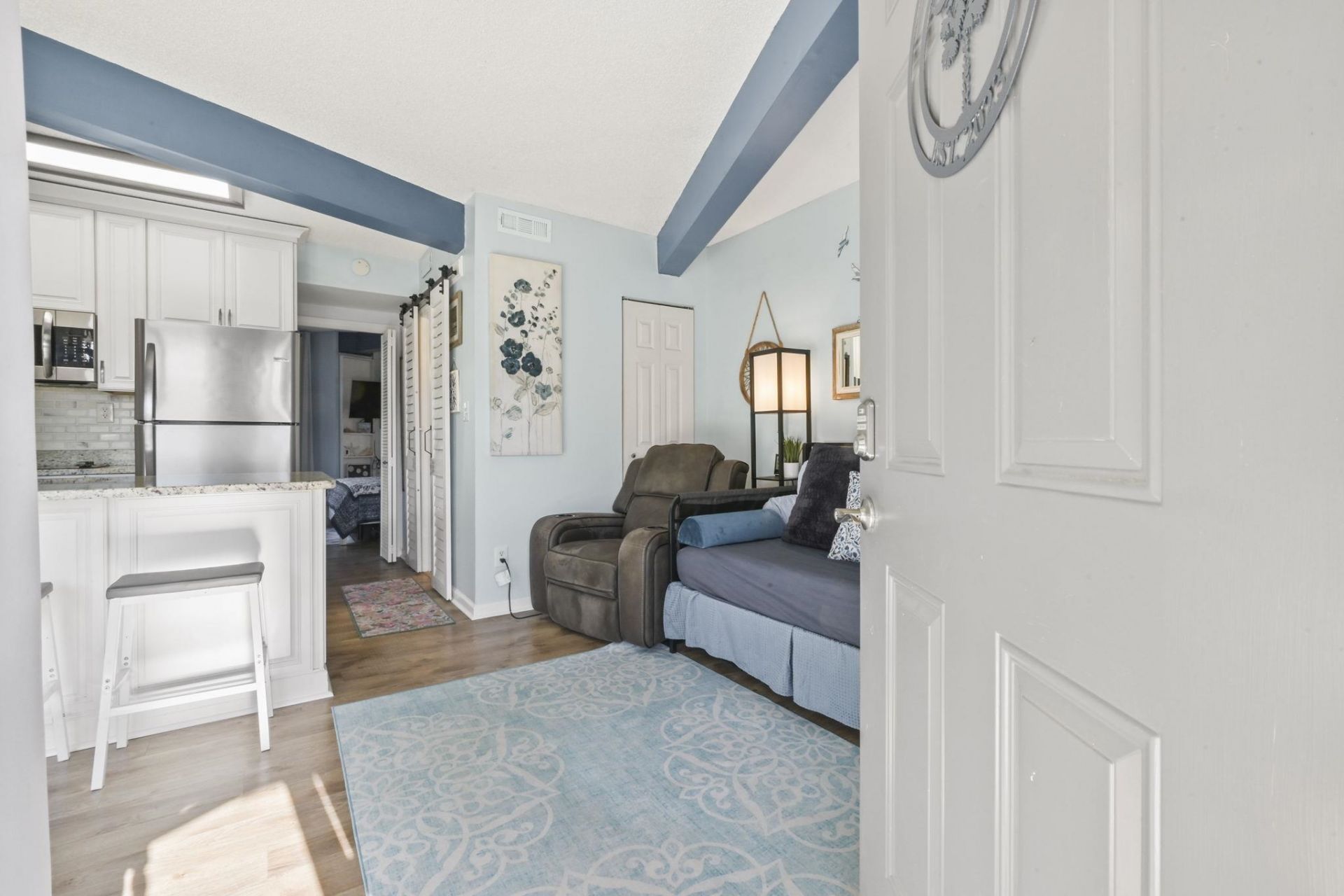 401 Tree Top Ct.  Photo 6