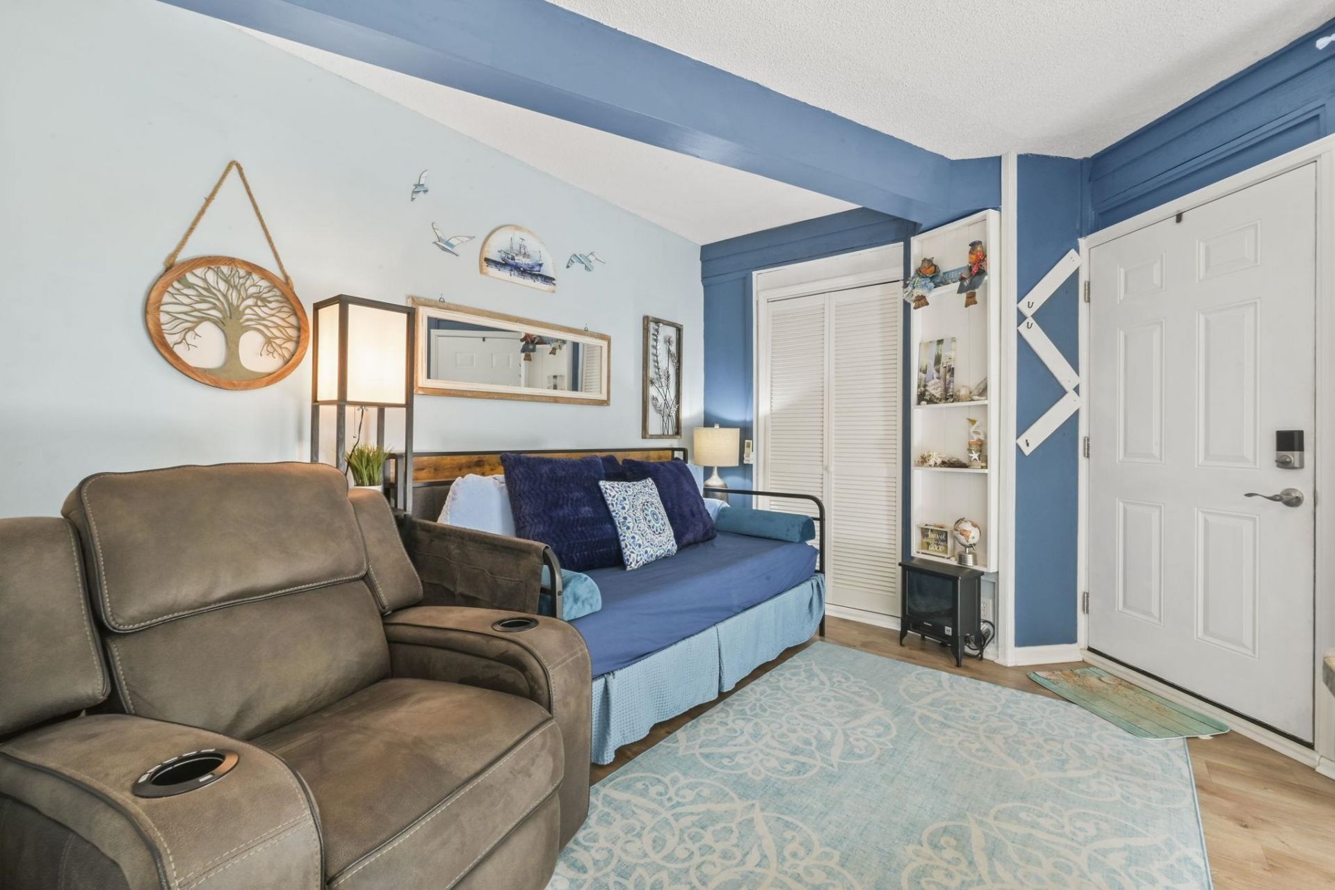 401 Tree Top Ct.  Photo 9