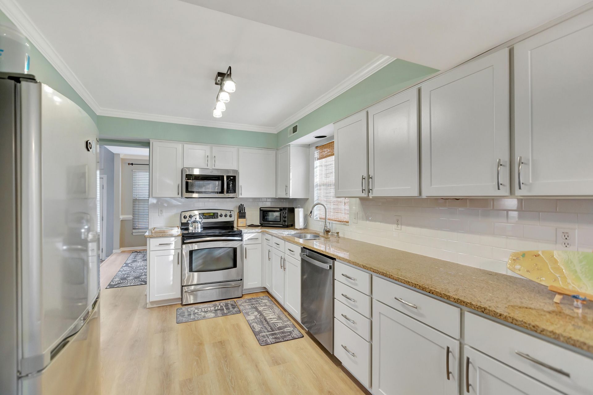 2051 Presidio Drive Photo 6