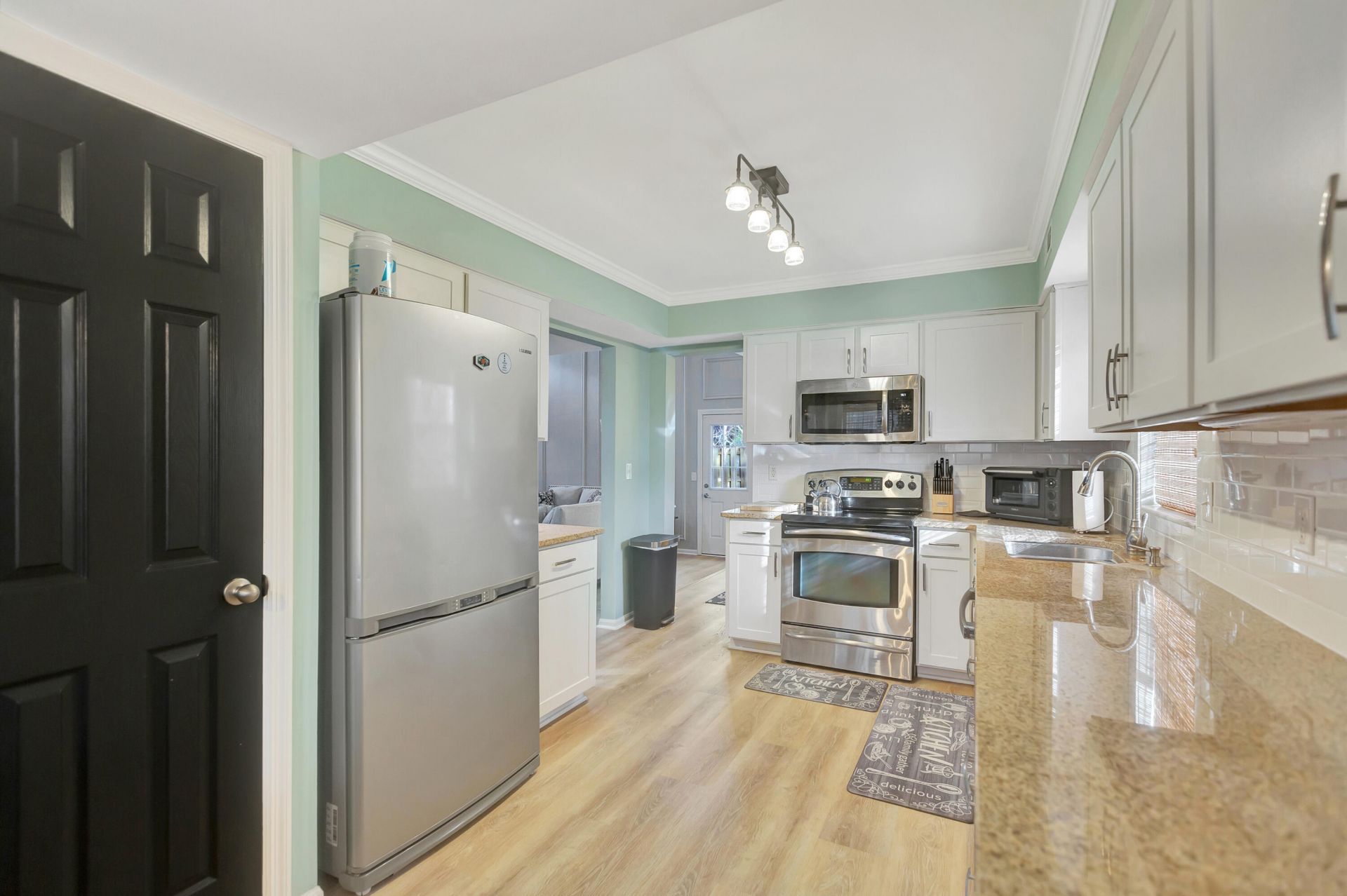 2051 Presidio Drive Photo 7