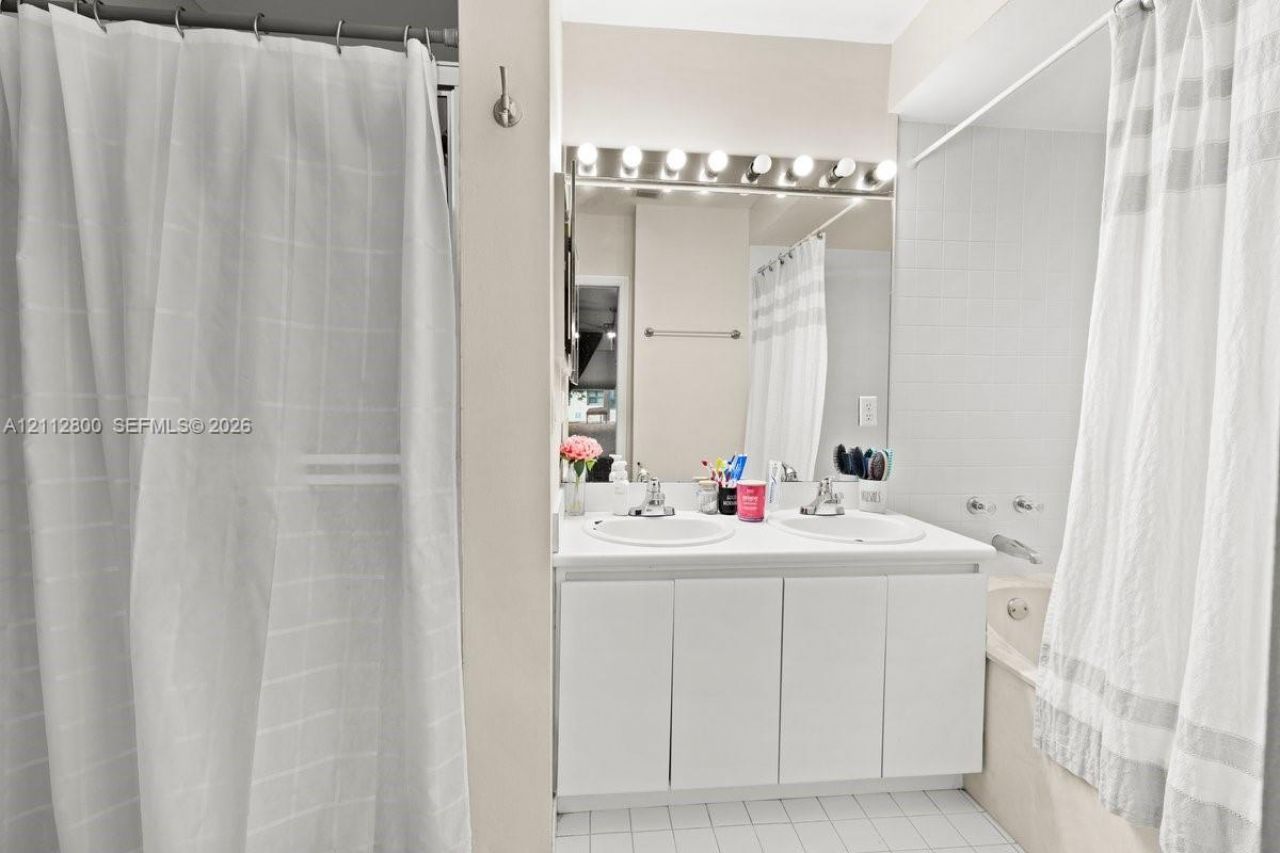 599 Racquet Club Rd , Unit 68-17, Weston, FL 33326 Photo