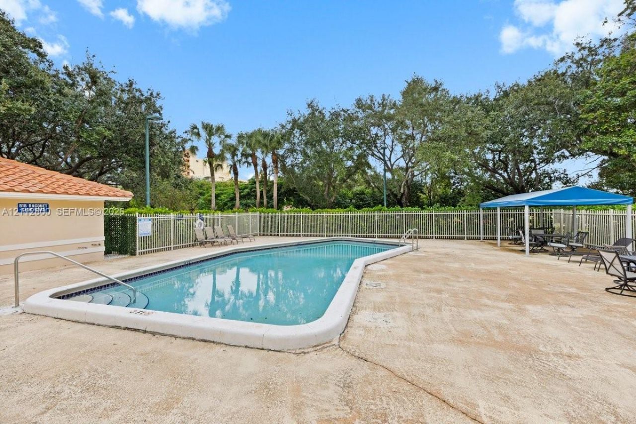 599 Racquet Club Rd , Unit 68-17, Weston, FL 33326 Photo