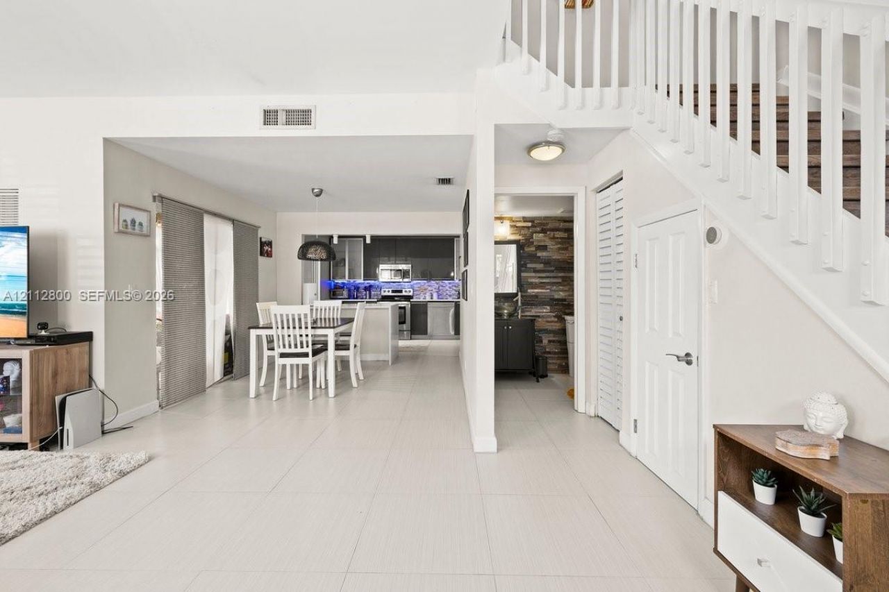 599 Racquet Club Rd , Unit 68-17, Weston, FL 33326 Photo