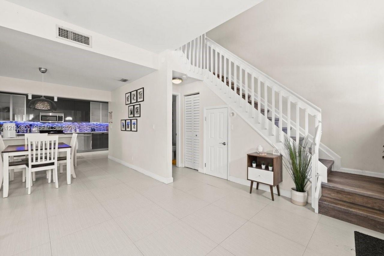 599 Racquet Club Rd , Unit 68-17, Weston, FL 33326 Photo