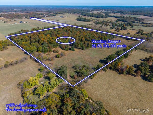 1752 Dd Highway, Koshkonong, MO 65692