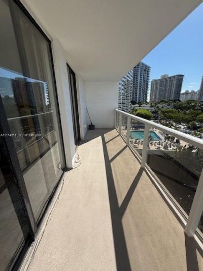 3701 N Country Club Dr , Unit 706, Aventura, FL 33180 Photo