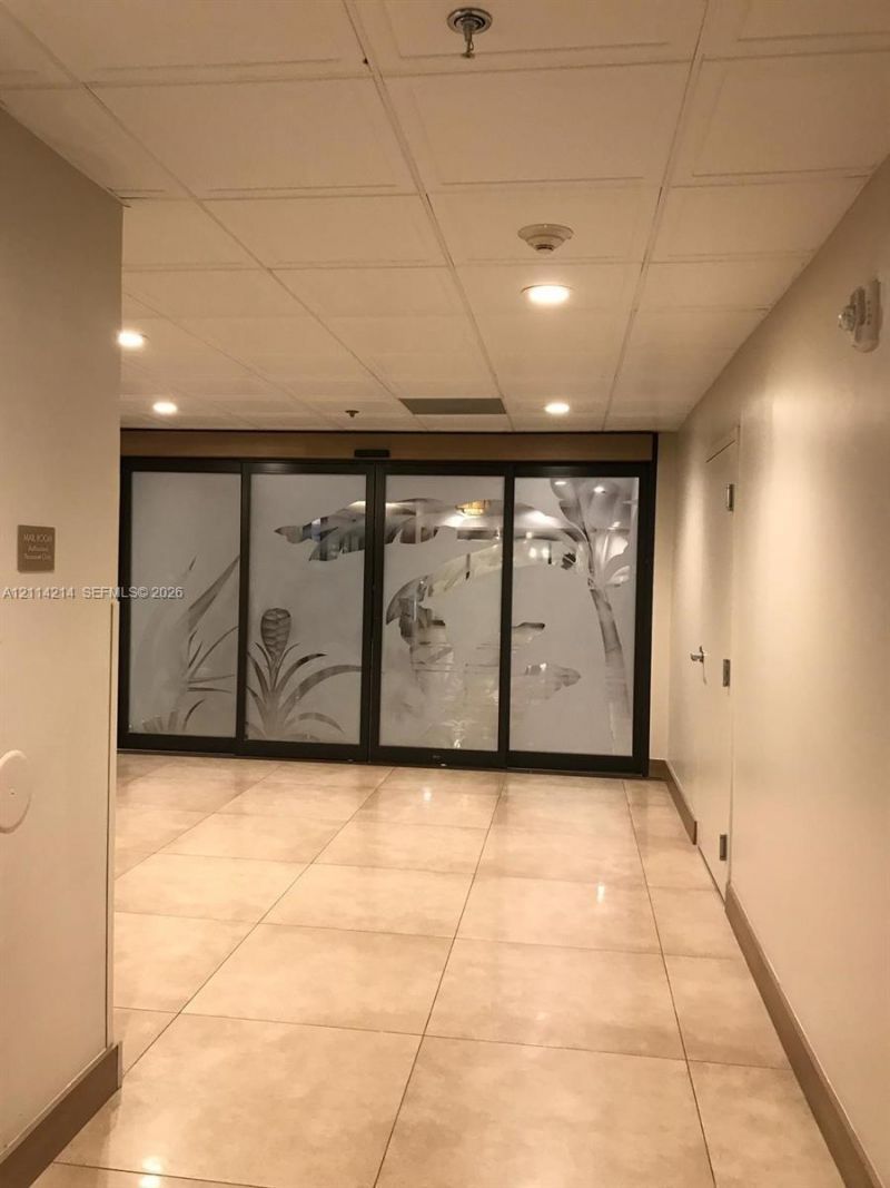 3701 N Country Club Dr , Unit 706, Aventura, FL 33180 Photo