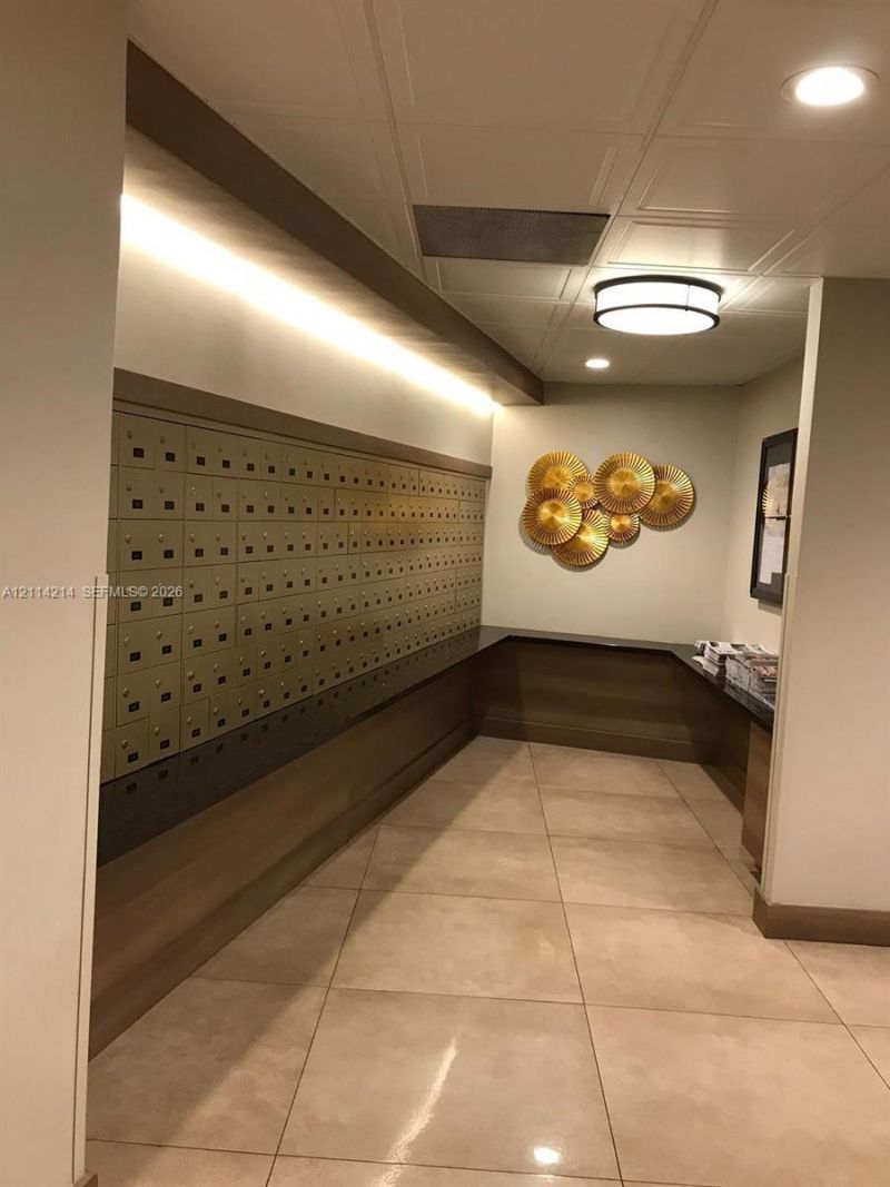 3701 N Country Club Dr , Unit 706, Aventura, FL 33180 Photo