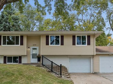 6318 S 135th Street, Omaha, NE 68137