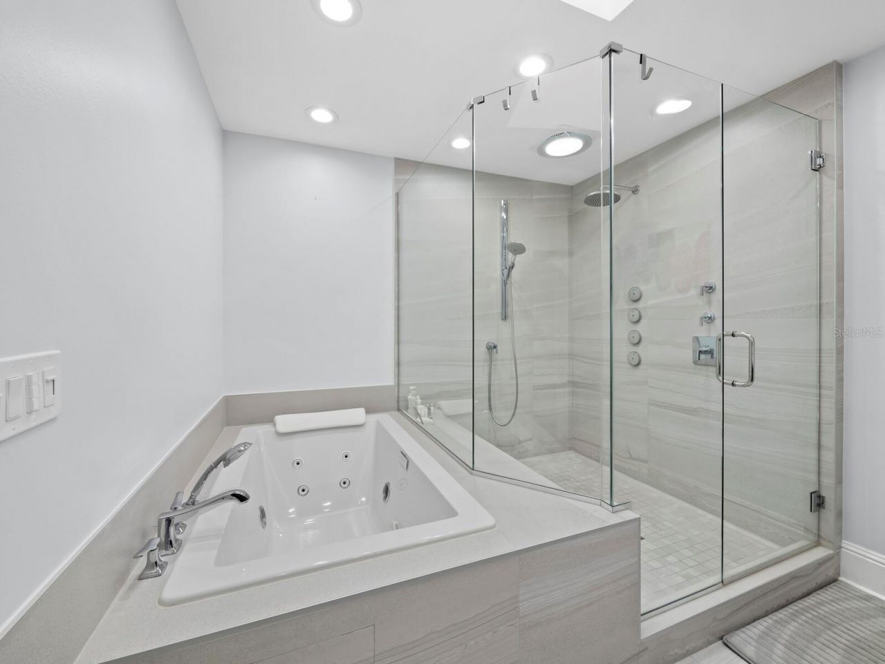 2352 Harbour Oaks Drive, Longboat Key, FL 34228 Photo