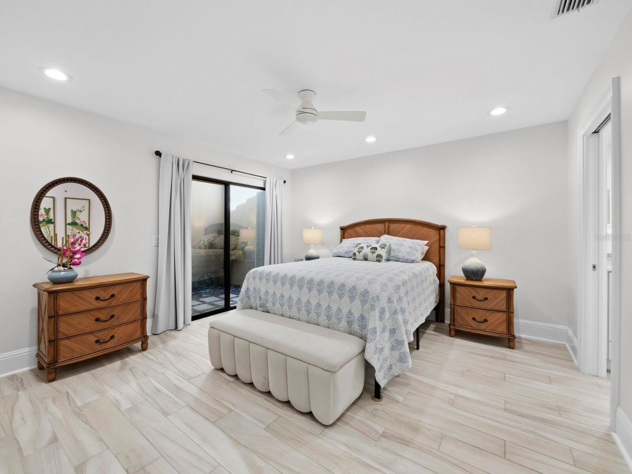 2352 Harbour Oaks Drive, Longboat Key, FL 34228 Photo