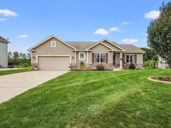 1132 Red Oak Circle, Watertown, WI 53094