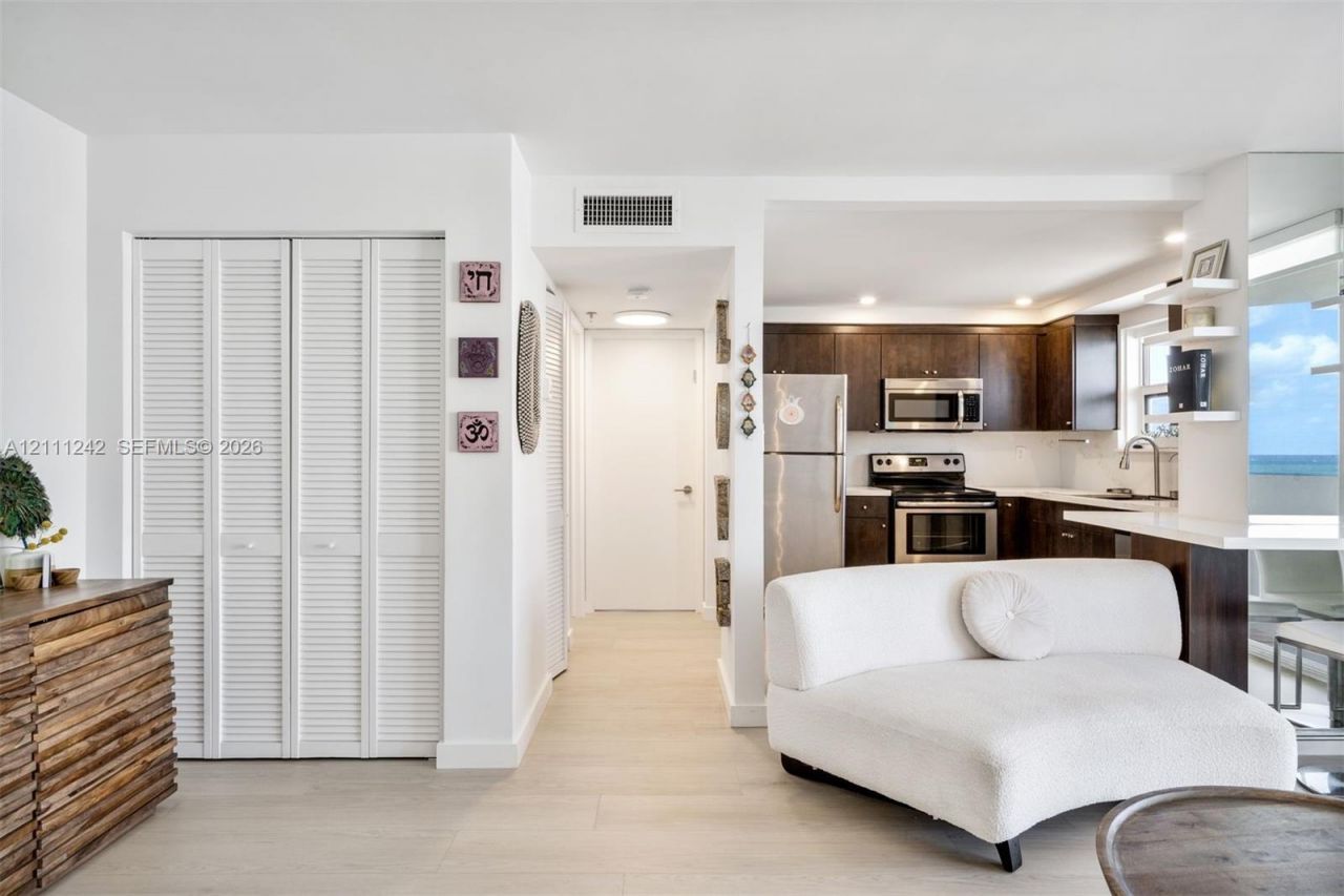 4301 Collins Ave, Unit 1007, Miami Beach, FL 33140 Photo