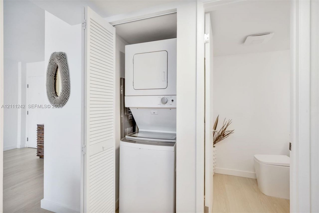 4301 Collins Ave, Unit 1007, Miami Beach, FL 33140 Photo