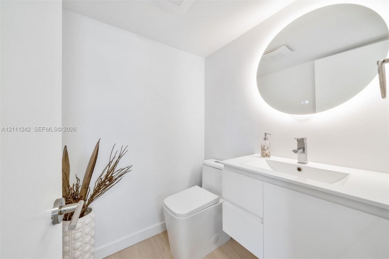 4301 Collins Ave, Unit 1007, Miami Beach, FL 33140 Photo