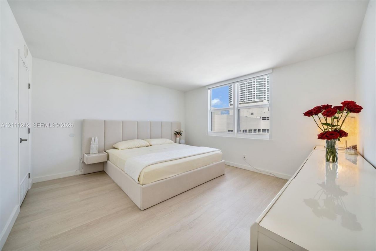 4301 Collins Ave, Unit 1007, Miami Beach, FL 33140 Photo