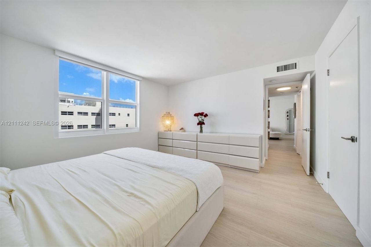 4301 Collins Ave, Unit 1007, Miami Beach, FL 33140 Photo