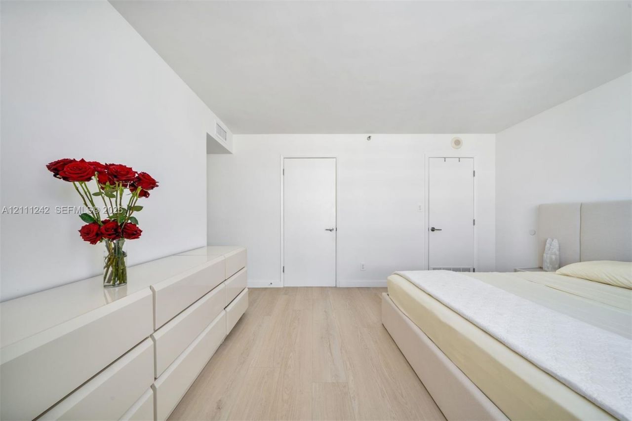 4301 Collins Ave, Unit 1007, Miami Beach, FL 33140 Photo