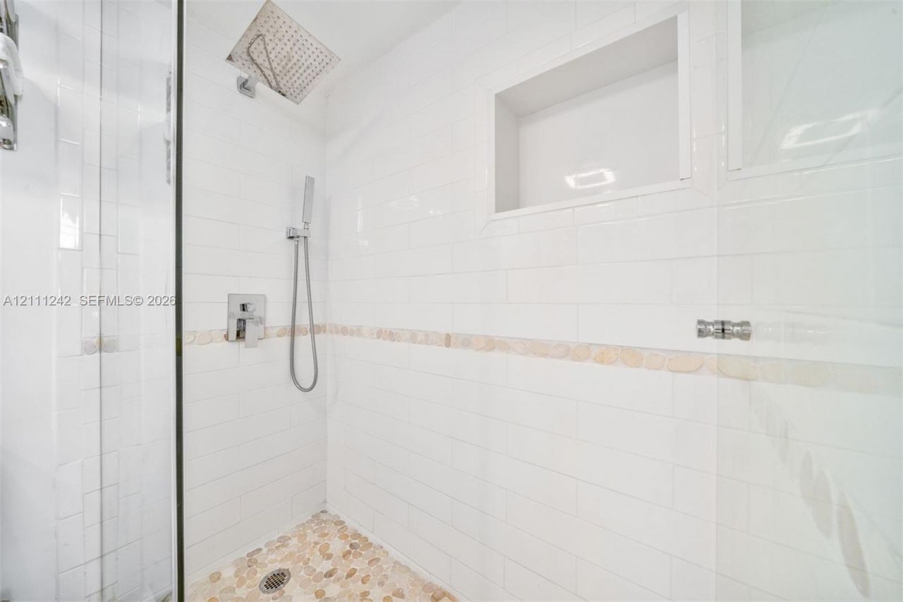 4301 Collins Ave, Unit 1007, Miami Beach, FL 33140 Photo