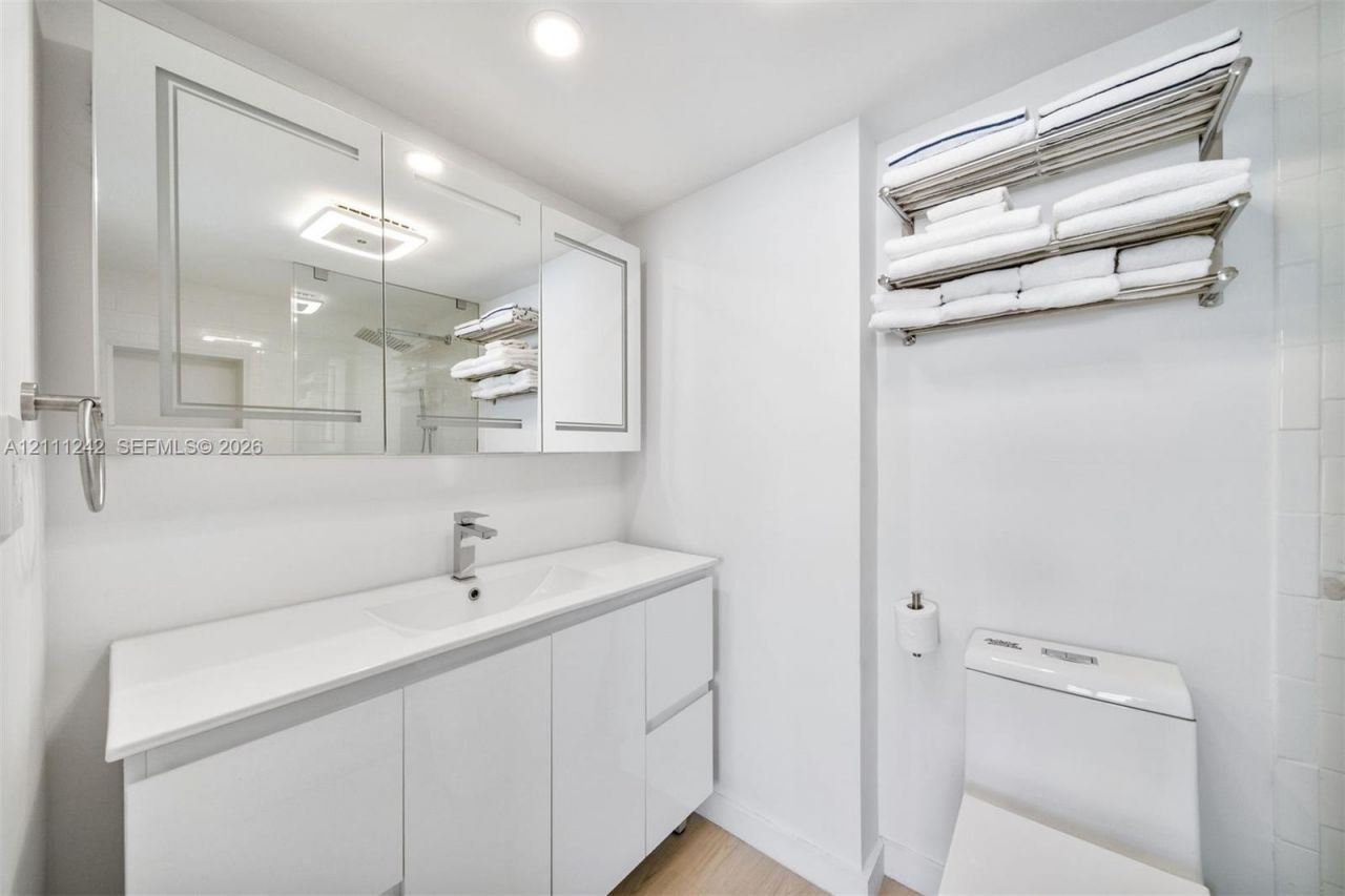 4301 Collins Ave, Unit 1007, Miami Beach, FL 33140 Photo
