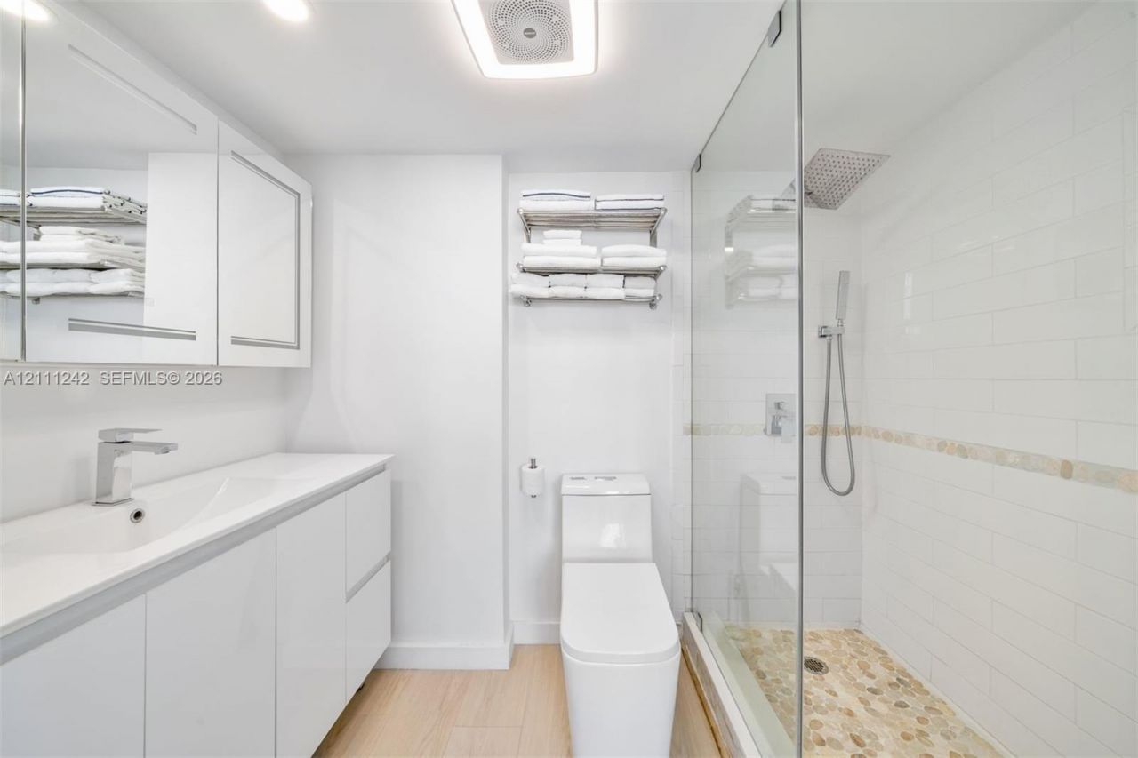4301 Collins Ave, Unit 1007, Miami Beach, FL 33140 Photo