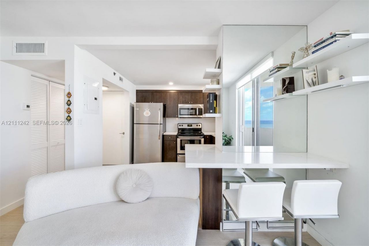4301 Collins Ave, Unit 1007, Miami Beach, FL 33140 Photo