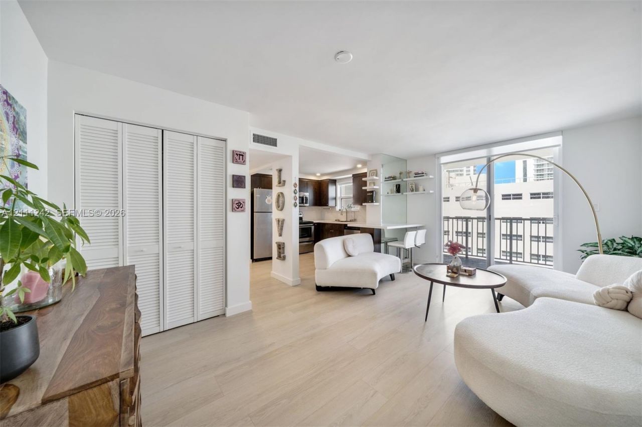 4301 Collins Ave, Unit 1007, Miami Beach, FL 33140 Photo