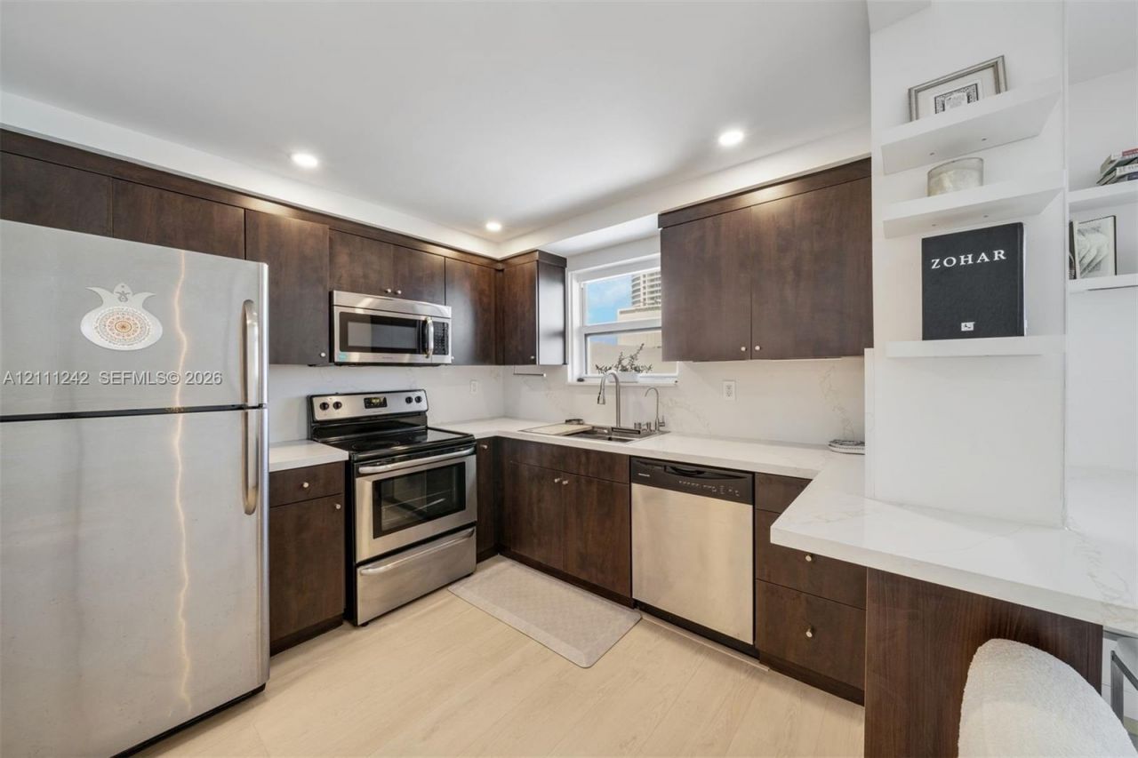 4301 Collins Ave, Unit 1007, Miami Beach, FL 33140 Photo