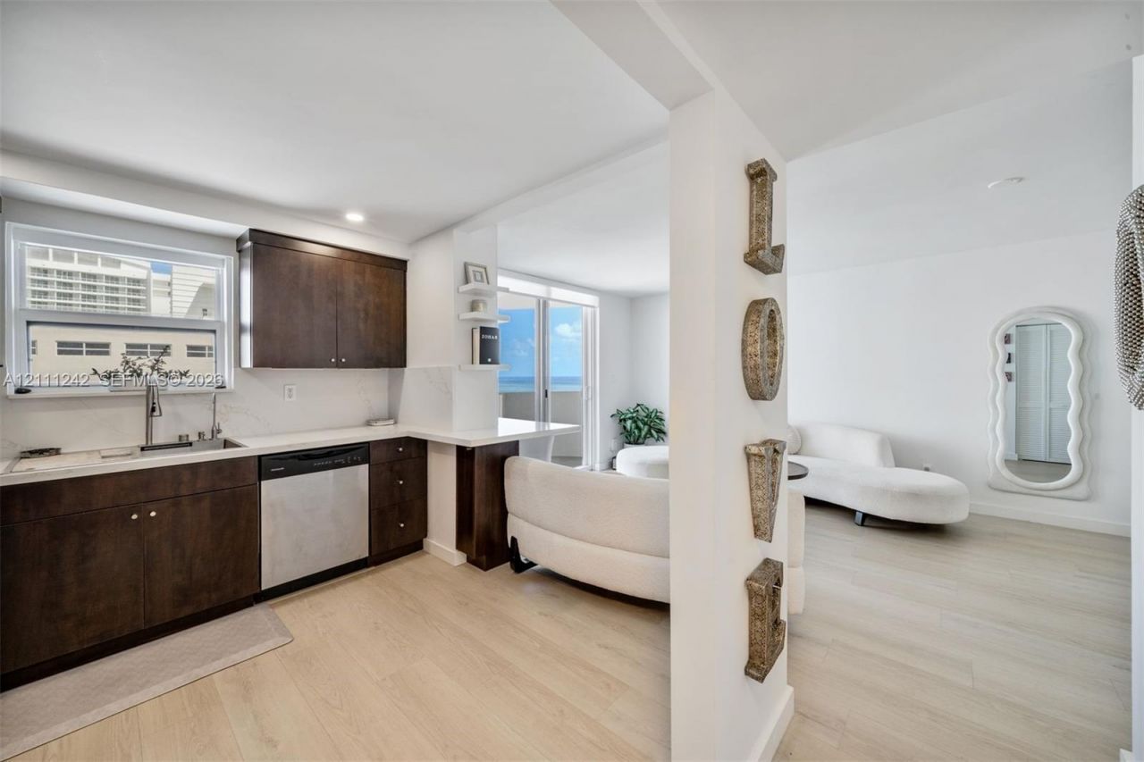 4301 Collins Ave, Unit 1007, Miami Beach, FL 33140 Photo