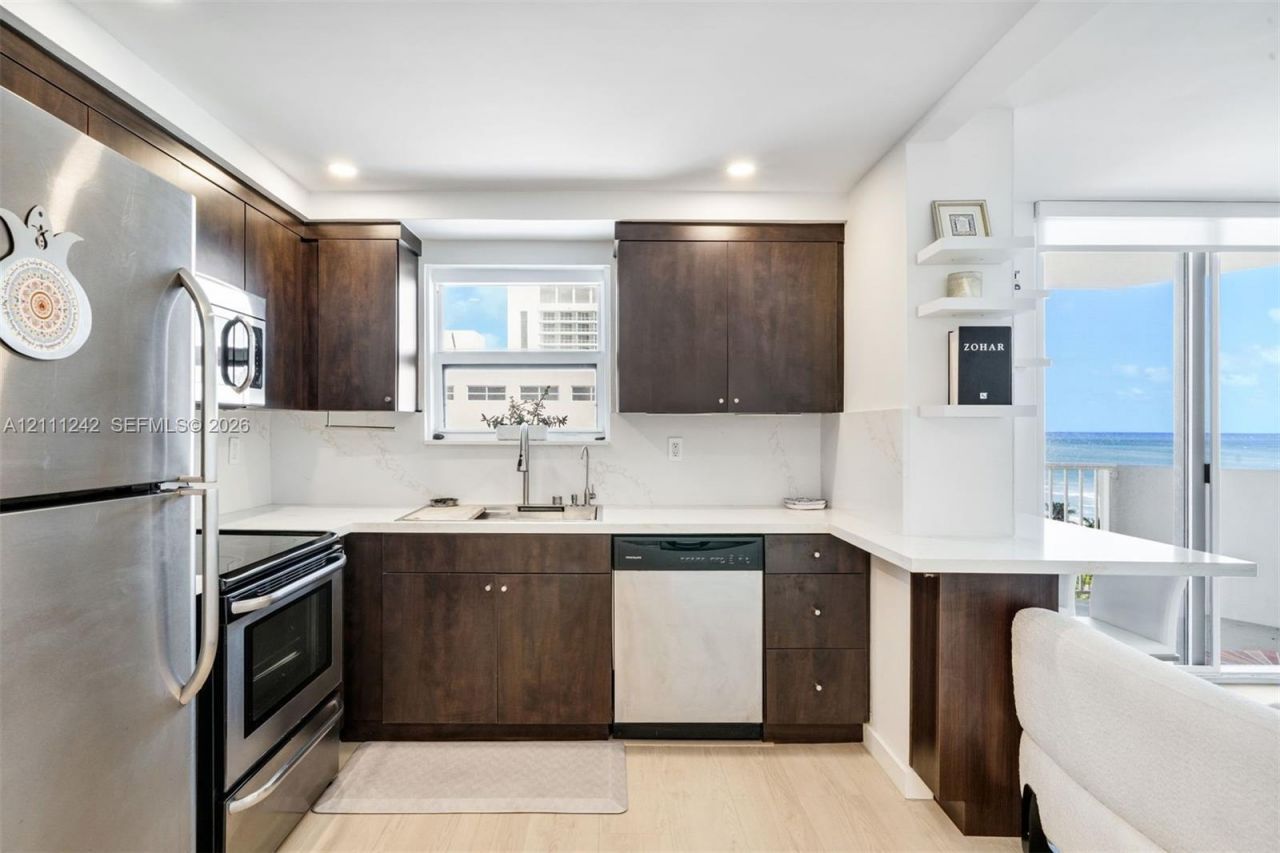 4301 Collins Ave, Unit 1007, Miami Beach, FL 33140 Photo