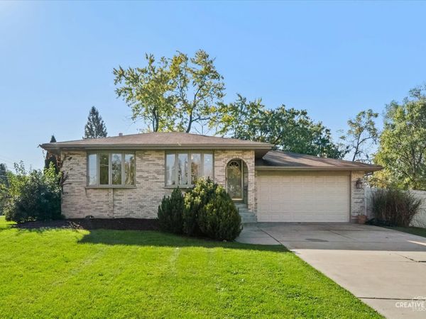 8300 S 84th Court , Hickory Hills, IL 60457