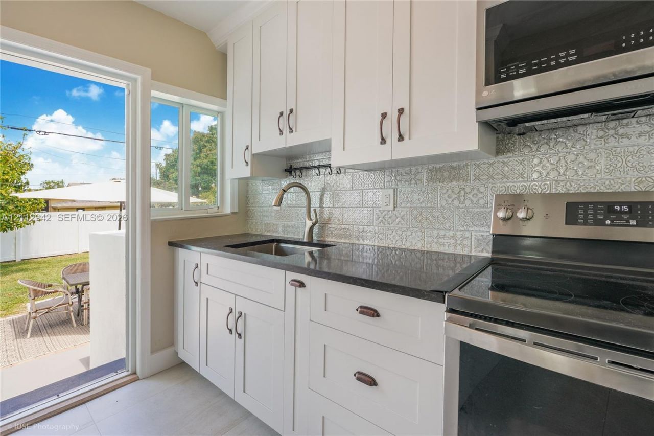 1321 NW 51st Ter , Miami, FL 33142 Photo